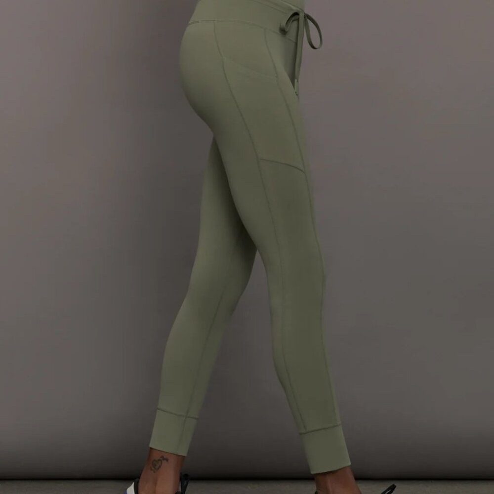 Carbon38 High Rise Sport Pocket Legging in Moss